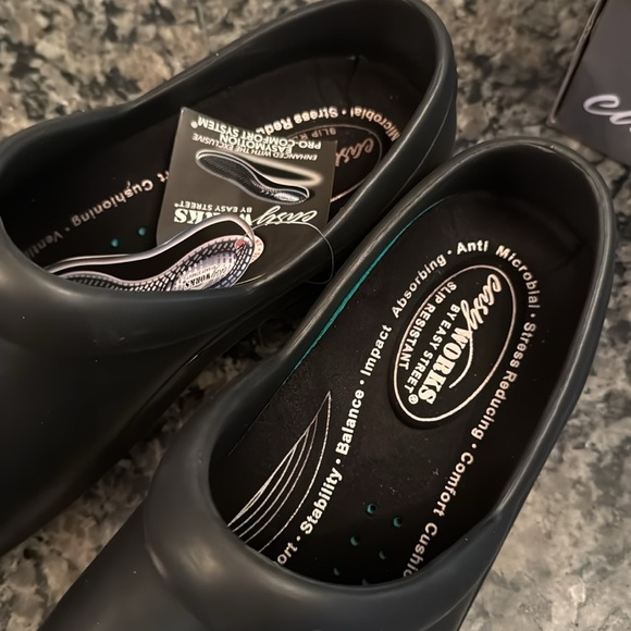Easy works black Kris women’s slip resistant mules clogs NIB 11 - Picture 5 of 10